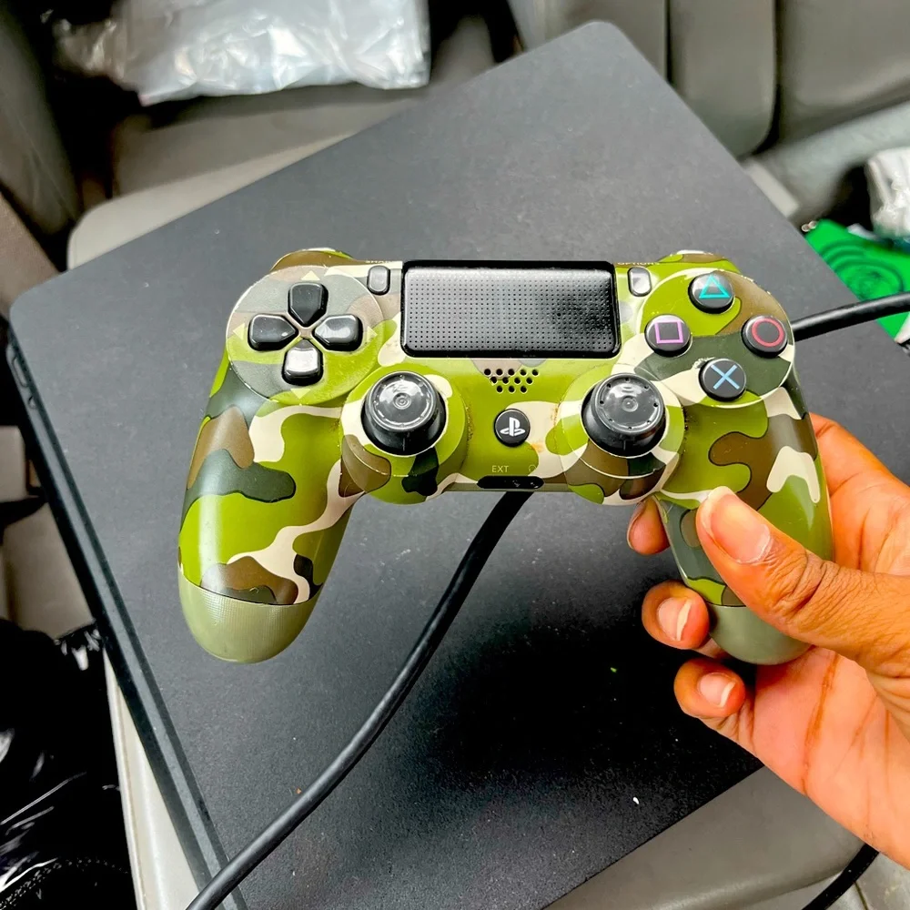 PS4 - Picture 1 of 5